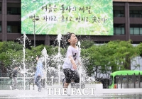  '서울 올해 첫 폭염주의보' 물놀이 즐기는 어린이들 [TF사진관]