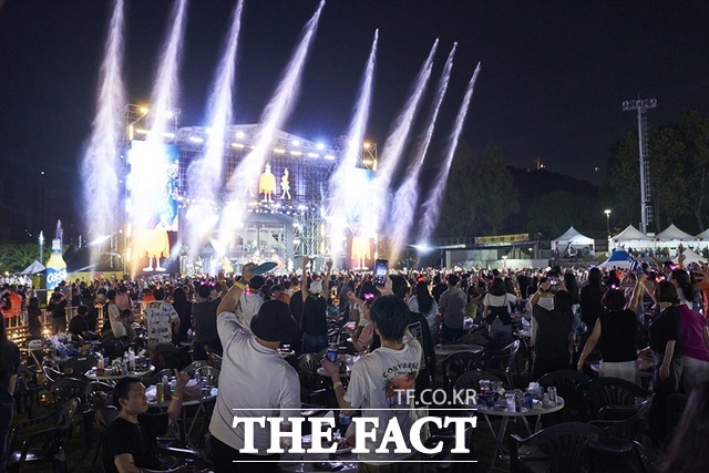 제13회 대구치맥페스티벌이 2일부터 6일까지 두류공원 일대에서 열린다. 사진은 지난해 개막식 장면 /대구시