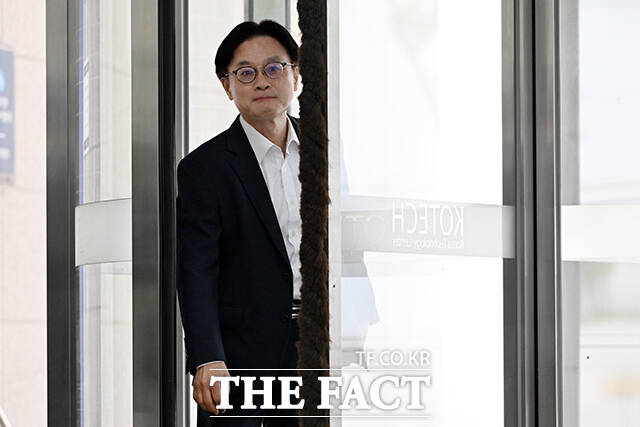 이재명 대통령이 초대 산업통상자원부 장관으로 김정관 두산에너빌리티 사장을 지명했다. 김정관 산업통상자원부 장관 후보자가 지난달 30일 오전 서울 강남구 한국기술센터에 마련된 인사청문회 준비 사무실에 출근하고 있다. /서예원 기자