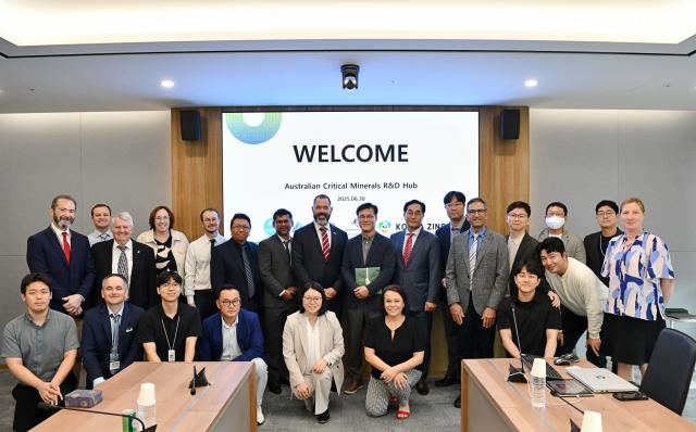 지난달 30일 서울 종로구 고려아연 본사에서 호주 국책 종합과학 연구기관 CSIRO, 주요 대학 연구진들로 구성된 호주 핵심광물 허브 대표단과 고려아연이 협력 방안을 논의했다. /고려아연