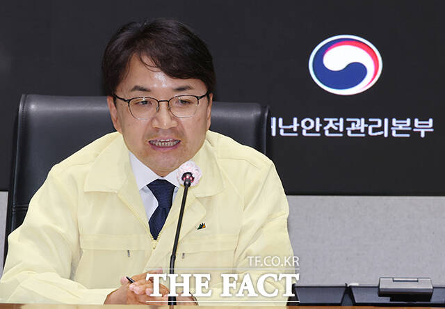 김광용 행정안전부 재난안전관리본부장이 1일 오후 서울 종로구 정부서울청사 서울상황센터에서 열린 폭염 대응 추진상황 점검회의에 참석해 모두발언을 하고 있다. /임영무 기자