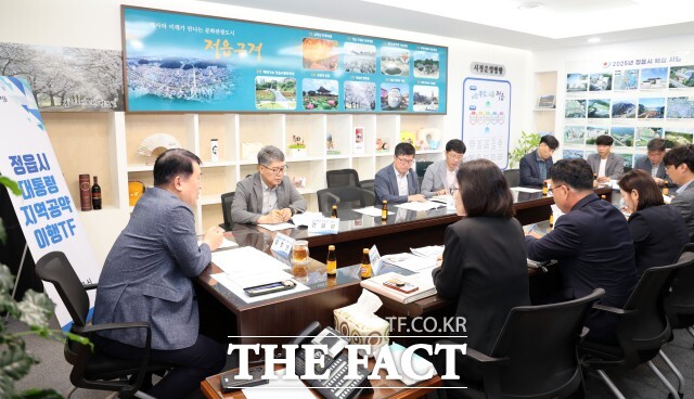 정읍시는 지난 6월 30일 시청 2층 소회의실에서 ‘대통령 지역공약 이행 TF회의’를 열고 공약별 추진상황을 점검하고 부서 간 협업 기반을 다졌다. / 정읍시