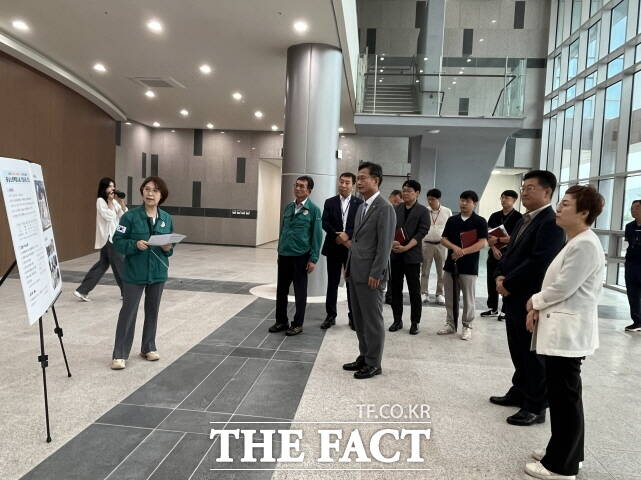 윤여권 청양군 부군수가 각종 현안 현장을 돌아보고 있다. /청양군