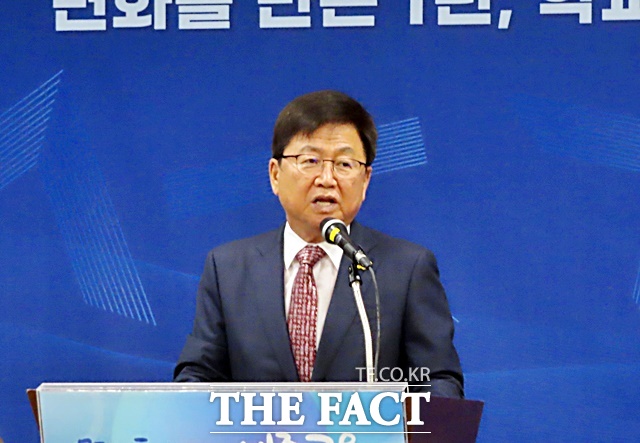 최교진 세종시교육감이 1일 대회의실에서 기자회견을 하고 있다. /김형중 기자