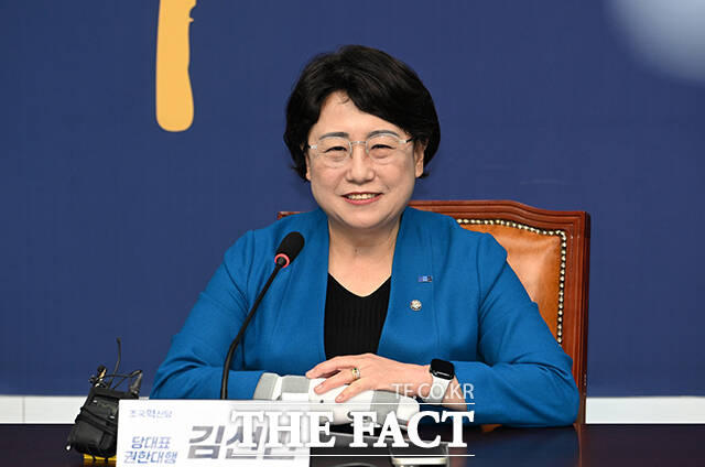 김선민 조국혁신당 대표 권한대행이 심우정 검찰총장이 사의를 표한 데 대해 법복을 입고 권력에 기생하던 시대는 끝났다고 일갈했다. /박헌우 기자