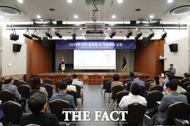 서울 성북구(구청장 이승로)가 AI 3대 강국을 선언한 정부 정책에 발맞춰 디지털 행정 전환의 구체적인 실천에 나섰다./성북구