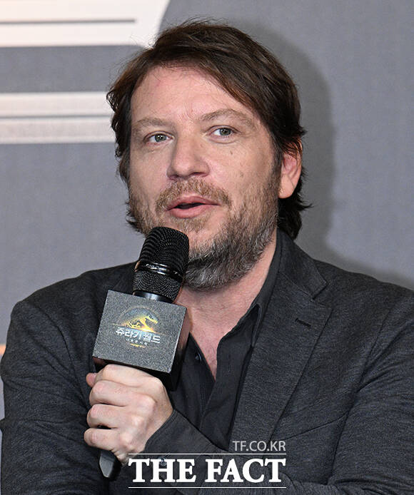 가렛 에드워즈 감독은 왼쪽으로 가면 원작을 답습하게 되고 오른쪽으로 가면 시리즈의 정체성을 잃게 된다. 완벽하게 가운데에 있는 경로와 밸런스를 찾으려고 노력했다고 말했다. /박헌우 기자