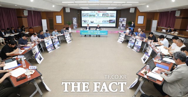 이학수 정읍시장은 1일 시청 대회의실에서 열린 기자회견에서 이제는 변화의 흐름을 시민 삶 속에 본격적으로 녹여낼 시점이라며 체감할 수 있는 변화와 미래 성장 기반 실현에 더욱 속도를 내겠다고 밝혔다. / 정읍시