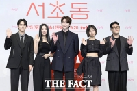  어쏘 변호사 5인방의 리얼한 현생살이 '서초동' [TF사진관]