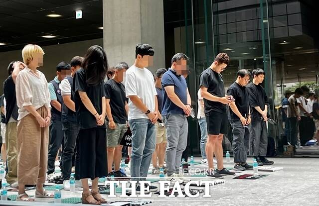 민주노총 화섬식품노조 네이버지회 공동성명(네이버 노조)은 2일 낮 12시 경기 성남시 네이버 제2사옥 1784에서 최 대표의 복귀에 반대하는 세 번째 집회를 열었다. /조소현 기자