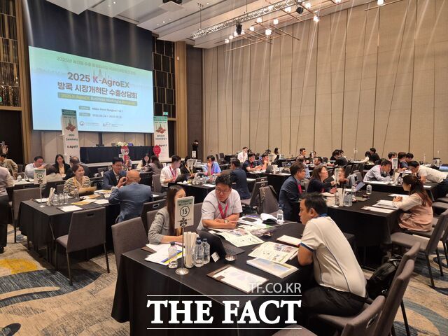 한국농어촌공사가 태국 방콕에 K-농기자재 시장개척단을 파견하고 수출상담회를 개최하고 있다./한국농어촌공사