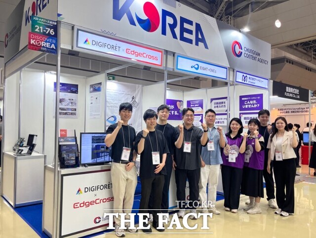 2일 일본 도쿄 빅사이트에서 열리는 일본 최대 규모의 B2B 전시회 2025 도쿄 XR·메타버스 페어에 참가한 관계자들이 파이팅을 외치고 있다. /충남콘텐츠진흥원