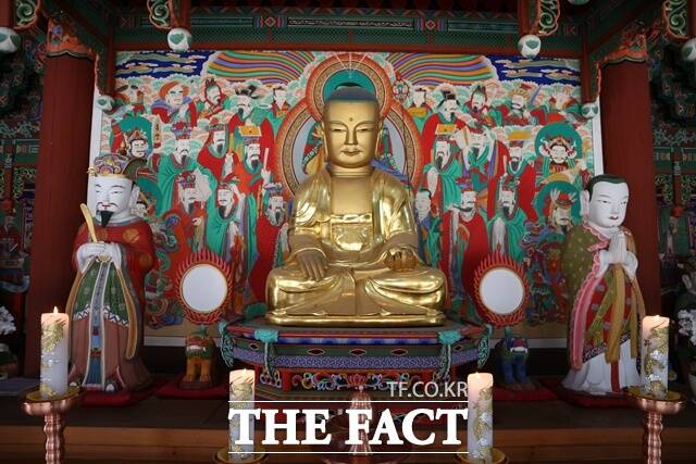 국가 보물로 지정 예고된 창원 성주사 석조지장보살삼존상. /경남도