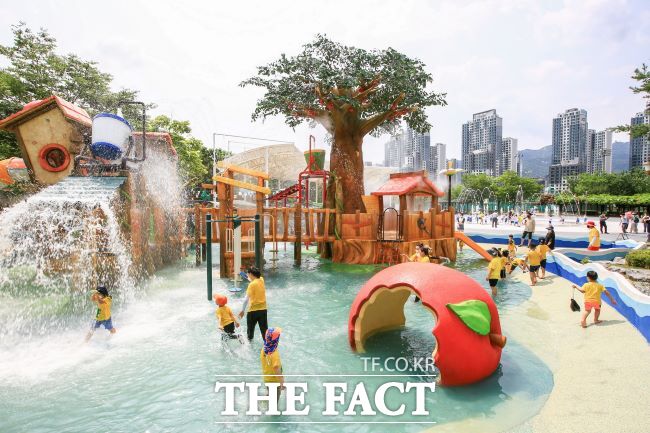 문원체육공원 물놀이터 모습./과천시