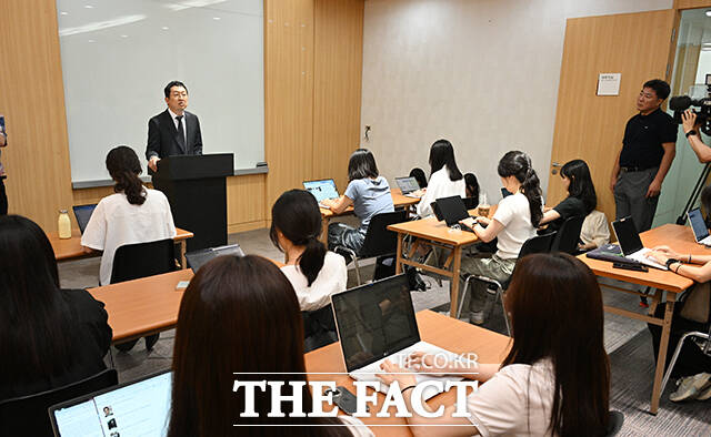 정민영 채상병 특검팀 특검보가 2일 오전 서울 서초구에 마련된 채상병 특검팀 사무실에서 언론 브리핑을 하고 있다. /박헌우 기자