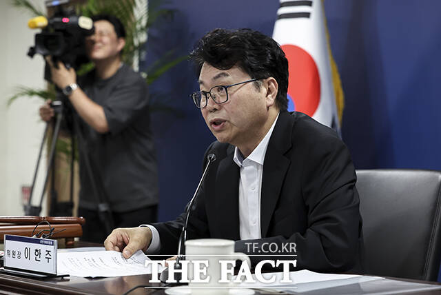 조국혁신당 원내대표단이 2일 이한주 국정기획위원장을 만나 선제적인 검찰개혁안을 발표해달라고 촉구했다. 이 위원장이 30일 오후 서울 종로구 국정기획위원회에서 열린 제3차 전체회의에 참석해 모두발언을 하고 있다. /임영무 기자