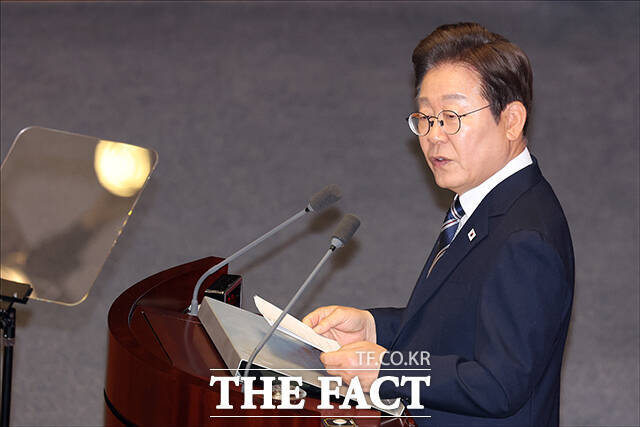 이재명 대통령이 6월 26일 오전 서울 여의도 국회 본회의장에서 추가경정예산안 시정연설을 하고 있다. /국회사진기자단