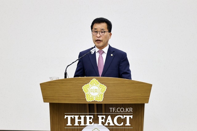 전영옥 당진시의원은 지난달 30일 5분 자유발언을 통해 늘어나는 민원에 적극적으로 대응할 시스템과 조직 정비가 필요하다며 민원행정 개선을 촉구했다. /당진시의회