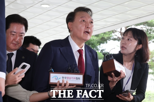 윤석열 전 대통령이 28일 오전 내란특검 조사를 받기 위해 서울 서초구 서울고등검찰청에 출석하고 있다. /임영무 기자