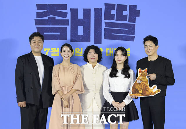 조정석(오른쪽) 주연의 좀비딸이 국내 개봉을 앞두고 글로벌 동시기 개봉을 확정 지었다. /장윤석 기자