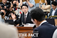  '김민석 6억 돈다발' 與 현수막 고발에…국힘, 무고죄로 맞고발