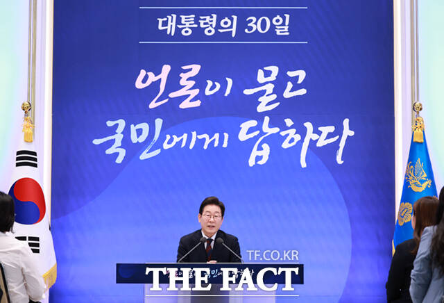 이재명 대통령이 3일 청와대 영빈관에서 열린 대통령의 30일, 언론이 묻고 국민에게 답하다 기자회견에서 발언하고 있다. /뉴시스