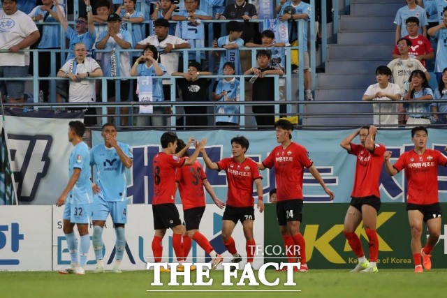 2일 대구iM뱅크PARK에서 열린 2025 하나은행 코리아컵 8강전에서 원정팀 강원FC가 대구FC를 2-1로 꺾고 4강에 진출했다. /대한축구협회