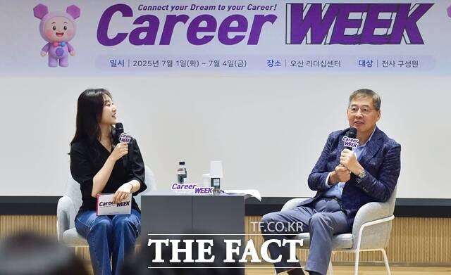 신학철 LG화학 부회장이 커리어 위크에서 임직원과 대담을 나누고 있다. /LG화학