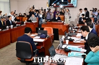  상법 개정안 본회의 상정 앞두고 열린 법사위 전체회의 개의 [TF사진관]