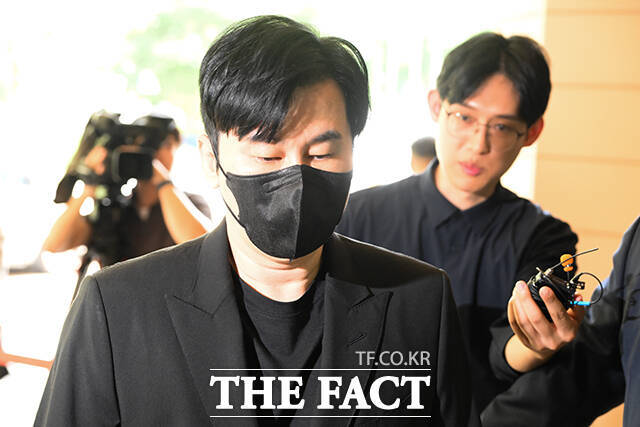 양현석 YG엔터테인먼트 총괄 프로듀서가 4일 오후 서울 마포구 서울서부지방법원에서 열린 공판에 출석하고 있다. /장윤석 기자