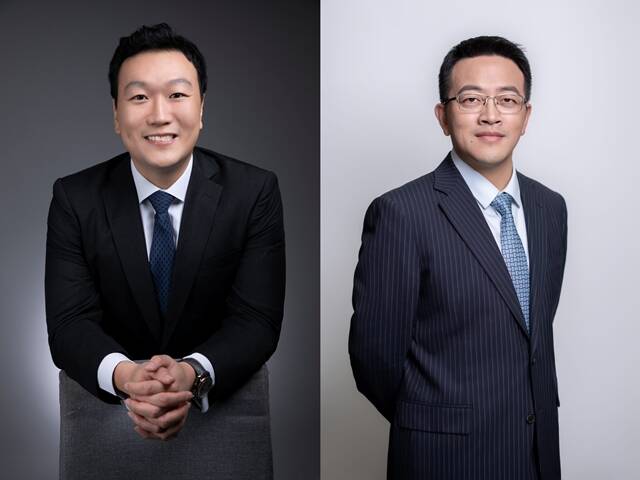 AIA생명이 주주총회를 열고 네이슨 촹 대표이사(왼쪽)의 연임과 피셔 장 이사회 의장 겸 비상임이사의 선임을 의결했다. /AIA생명