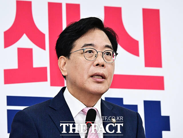 송언석 국민의힘 비상대책위원장이 4일 대통령실 특수활동비(특활비) 증액을 요구한 더불어민주당을 향해 후안무치이자 내로남불이라고 강하게 비판했다./배정한 기자