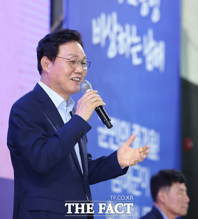 박완수 경남도지사가 4일 남해군 국민체육센터에서 ‘제7회 도민 상생토크’ 시간을 갖고 있다./경남도