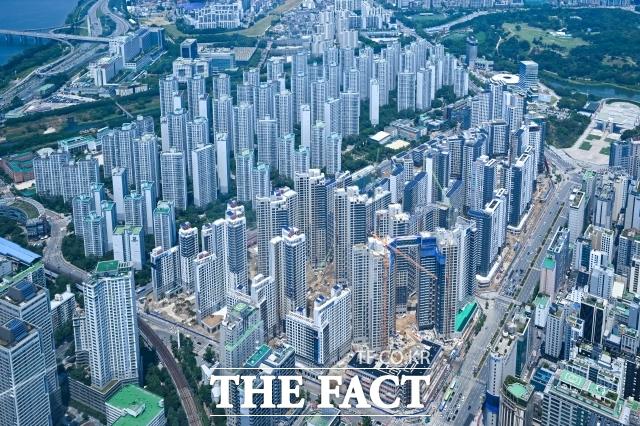 지난달 28일부터 시행된 정부의 고강도 대출 규제로 하반기 분양을 앞둔 단지들의 흥행에 빨간불이 켜졌다. 주택담보대출 한도가 6억원으로 제한되면서 자금 조달 부담이 크게 늘었다. /장윤석 기자
