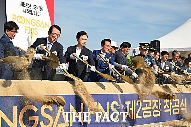 풍산FNS가 3일 논산시 광석면 천동리 일원에서 제2공장 착공식을 열고 새로운 논산시대의 개막을 알렸다. /논산시