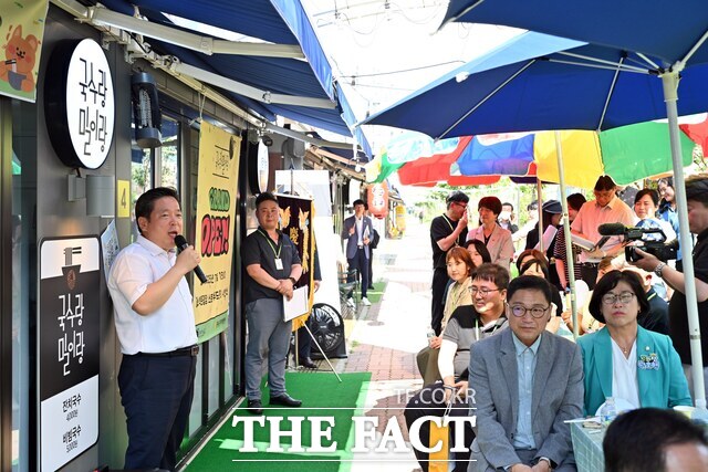국수랑 밀이랑 개점식이 열리고 있다. /광주 남구