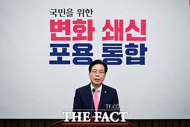 국민의힘은 4일 추가경정예산안(추경) 처리를 위한 여야 막판 협상이 결렬된 이유와 관련해 대통령실 특수활동비 증액에 대해 정권이 바뀌면 기준이 바뀐다는 태도와 일방적으로 감액한 부분에 대해 반성과 사과를 요구했는데 받아들여지지 않았다고 주장했다. /남윤호 기자