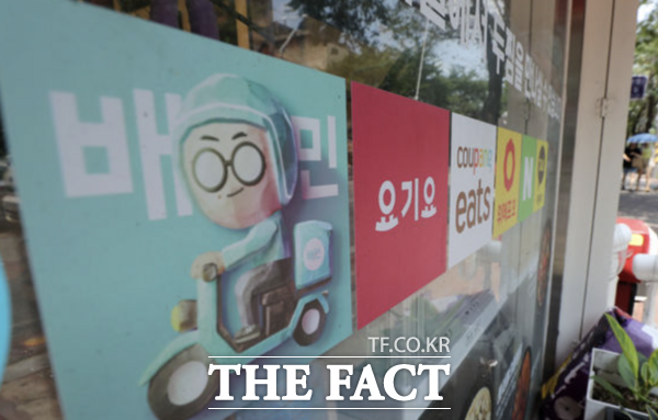 배달에민족에 교촌치킨이 단독으로 입점하는 배민 온리 협약이 무기한으로 늦춰지고 있다. /뉴시스