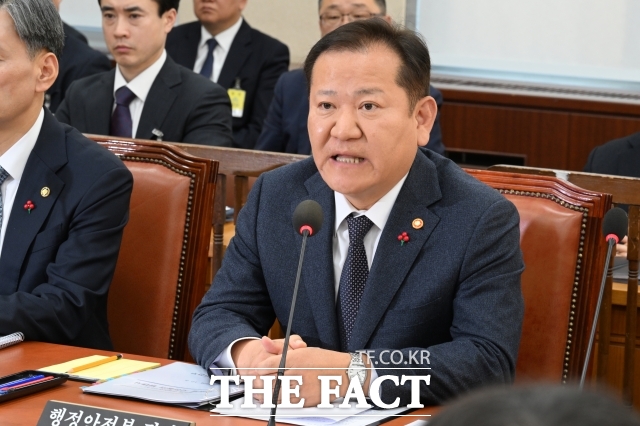 내란 사건을 수사하는 조은석 특별검사팀이 지난 2월 경찰이 이상민 전 행정안전부 장관의 자택을 압수수색할 당시 거액의 현금다발이 발견된 정황을 파악했다. 이 전 장관은 상식적 수준의 체면 유지비라고 해명했다. /박헌우 기자