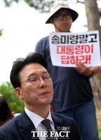  농민 발언 들으며 생각에 잠긴 김민석 신임 국무총리 [포토]