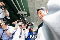  이주호에 집중한 카메라 '내란 특검' 출석 [TF사진관]