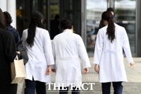  의정갈등에 현역 입대하는 의대생···공보의·군의관 수급에 '구멍'