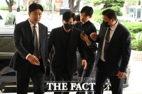  취재진 질문에 두 눈 감은 양현석 [포토]