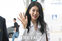  수지 '사랑스러운 손 인사' [포토]