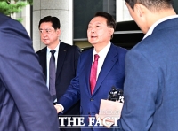  담담한 표정으로 내란특검 출석하는 윤석열 전 대통령 [포토]