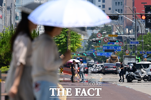 절기상 본격적인 더위가 시작된다는 소서(小暑)를 맞은 7일 전국 대부분 지역의 최고체감온도가 33도 이상으로 무더운 날씨를 보이겠다. /남윤호 기자
