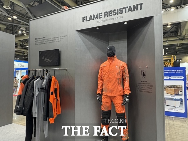 볼디스트는 방염 기술을 장착한 옷을 만들고 있다. /문화영 기자