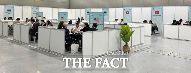 2025 홈케어·재활·복지 전시회에서 진행된 해외 구매자(바이어) 수출상담회 모습 /KTL