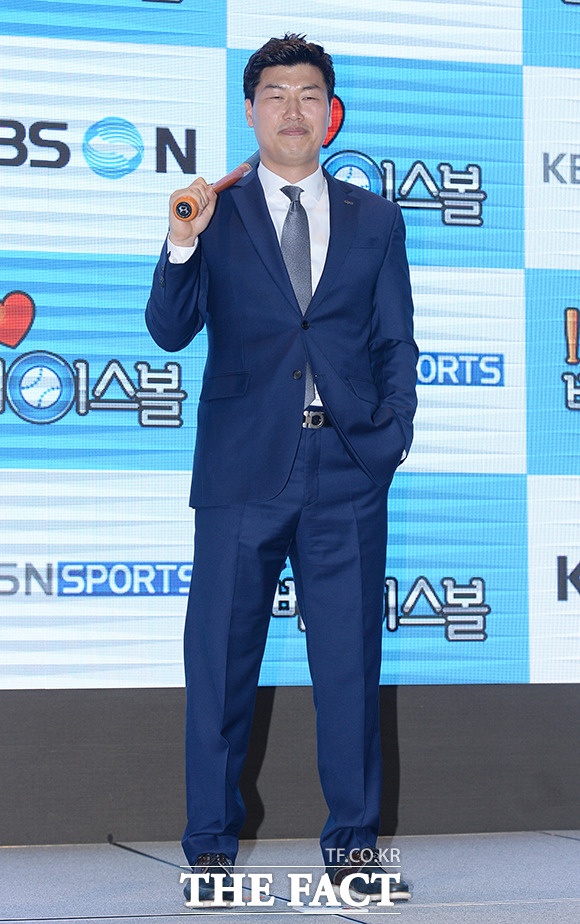 전 야구선수 장성호가 JTBC 예능프로그램 최강야구에 합류한다. /더팩트 DB