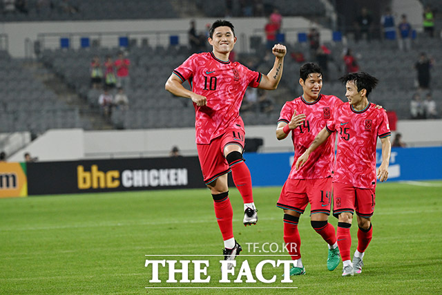 대한민국과 중국의 동아시아축구연맹(EAFF) E-1 챔피언십(동아시안컵) 개막 경기가 7일 오후 경기 용인시 용인미르스타디움에서 열린 가운데 이동경이 득점 후 기뻐하고 있다./용인미르스타디움=남용희 기자]